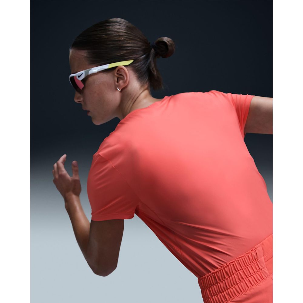 Camiseta Nike One SWSH | Feminina